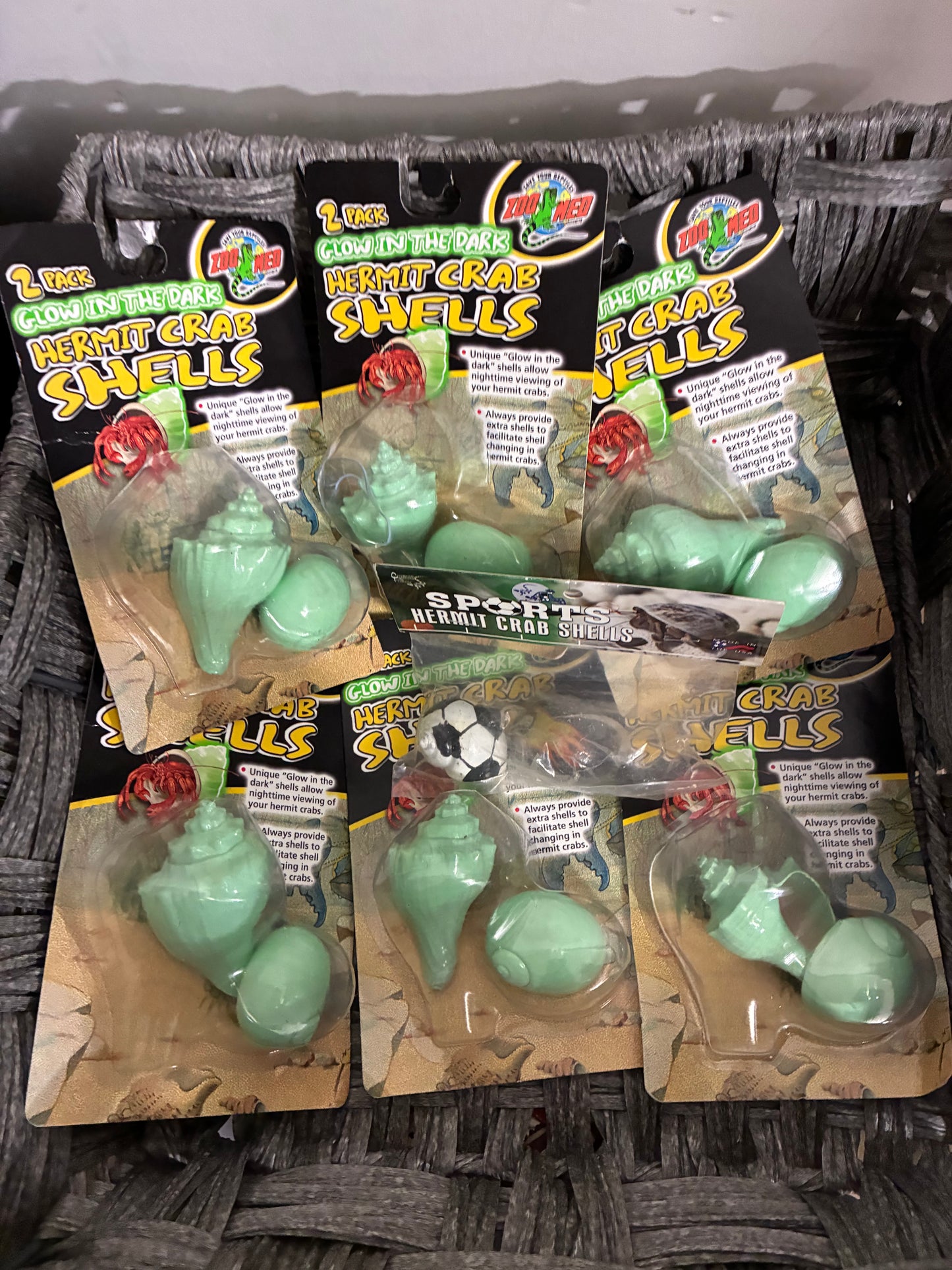 LOT OF HERMIT CRAB SHELLS ZOO MED VARYING BRANDS GLOW IN THE DARK SPORTS THEME