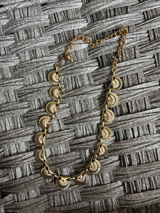 VINTAGE CORO GOLD TONE ART DECO SHELL NECKLACE PRE OWNED