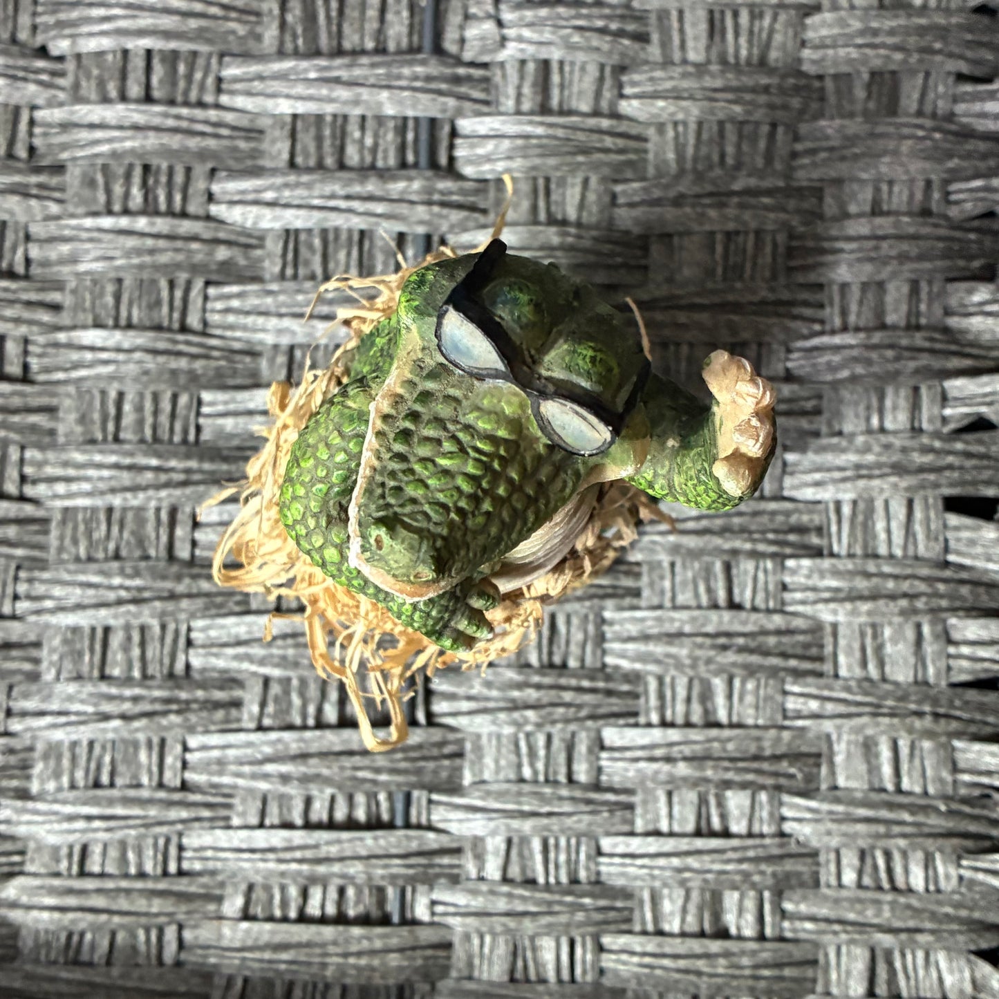 VINTAGE KMART TIKI TABLETOP ALLIGATOR DANCING BOBBLE FIGURINE