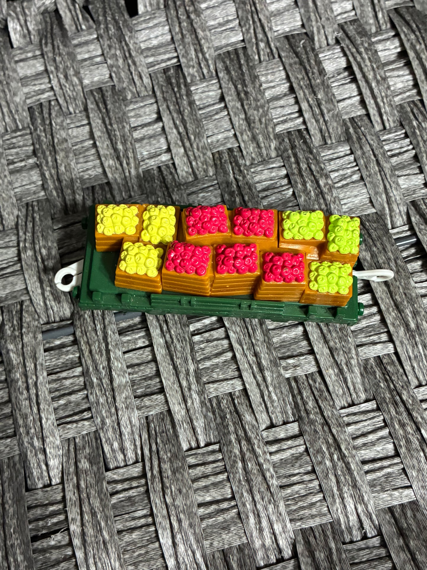 2009 MATTEL FRUITS CARGO TRAIN THOMAS & FRIENDS
