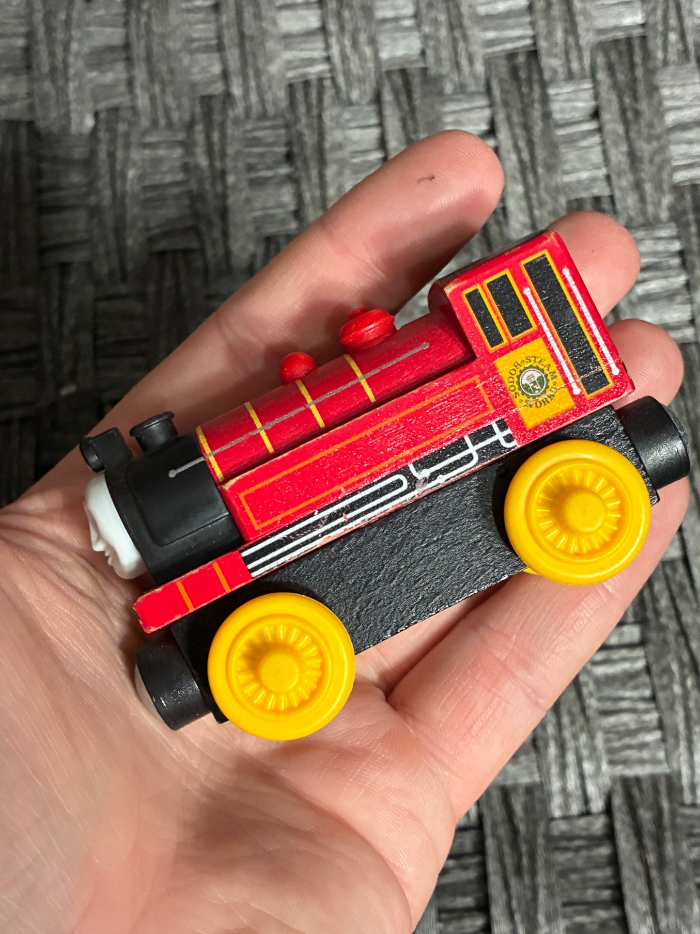 THOMAS & FRIENDS WOODEN TRAIN CAR "VICTOR"