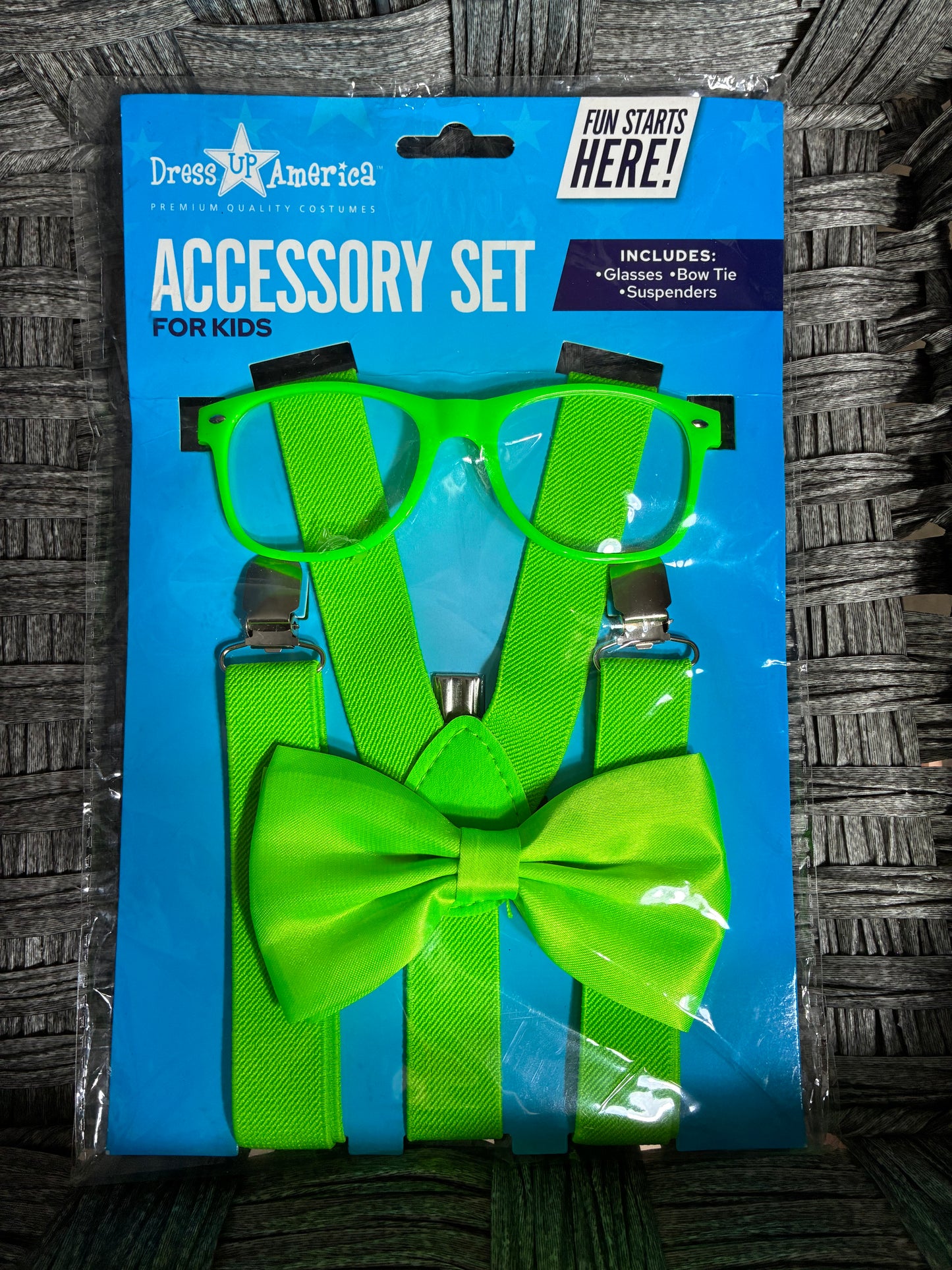 DRESS UP AMERICA KIDS COSTUME ACCESSORY SET GLASSES BOW TIE SUSPENDERS NEON GREEN