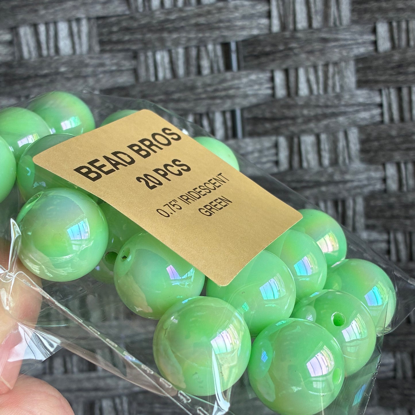 20PCS IRIDESCENT GREEN 0.75" BEADS