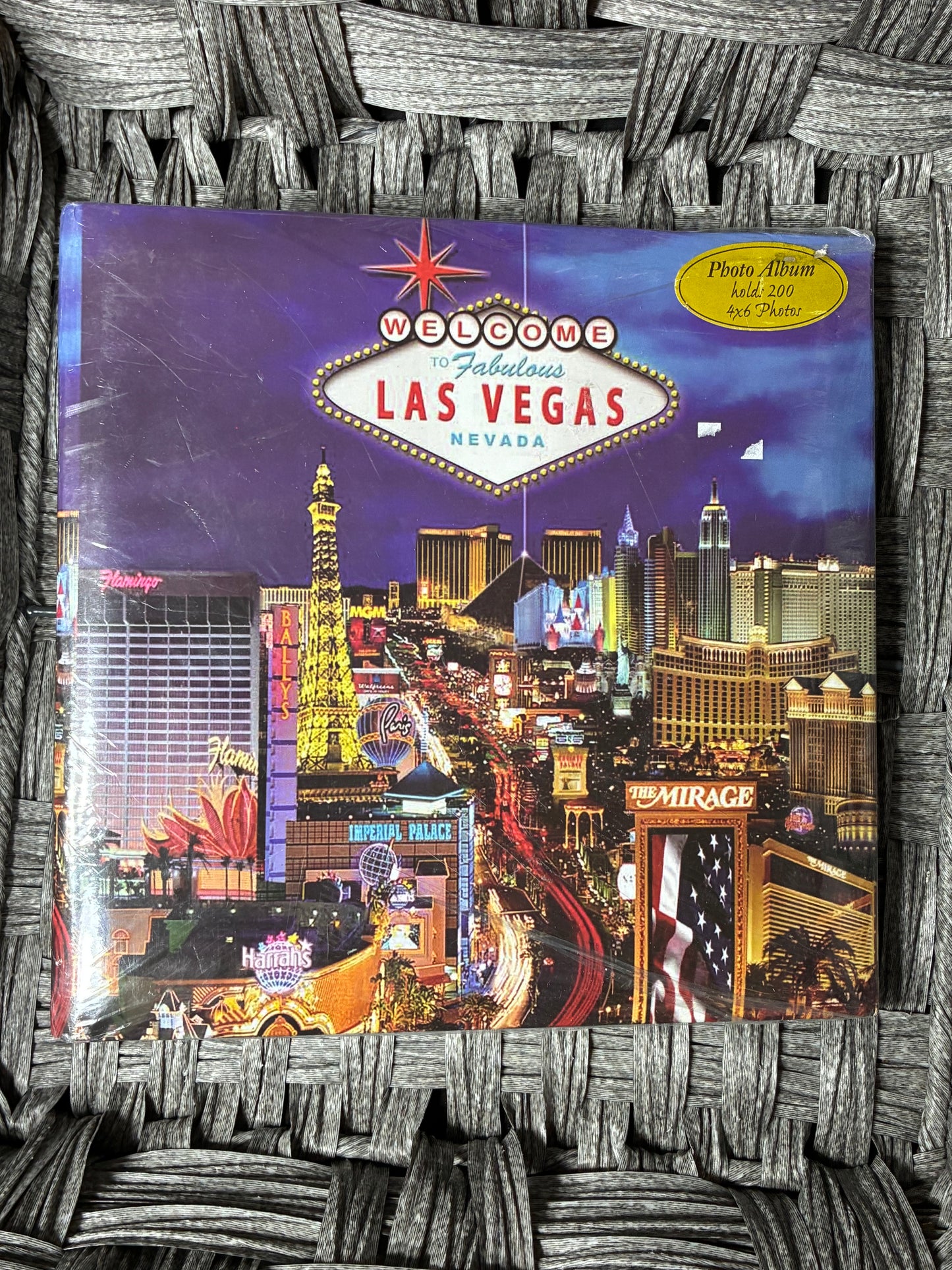 BRAND NEW SEALED LAS VEGAS PHOTO ALBUM. HOLDS 200 4X6 PHOTOS