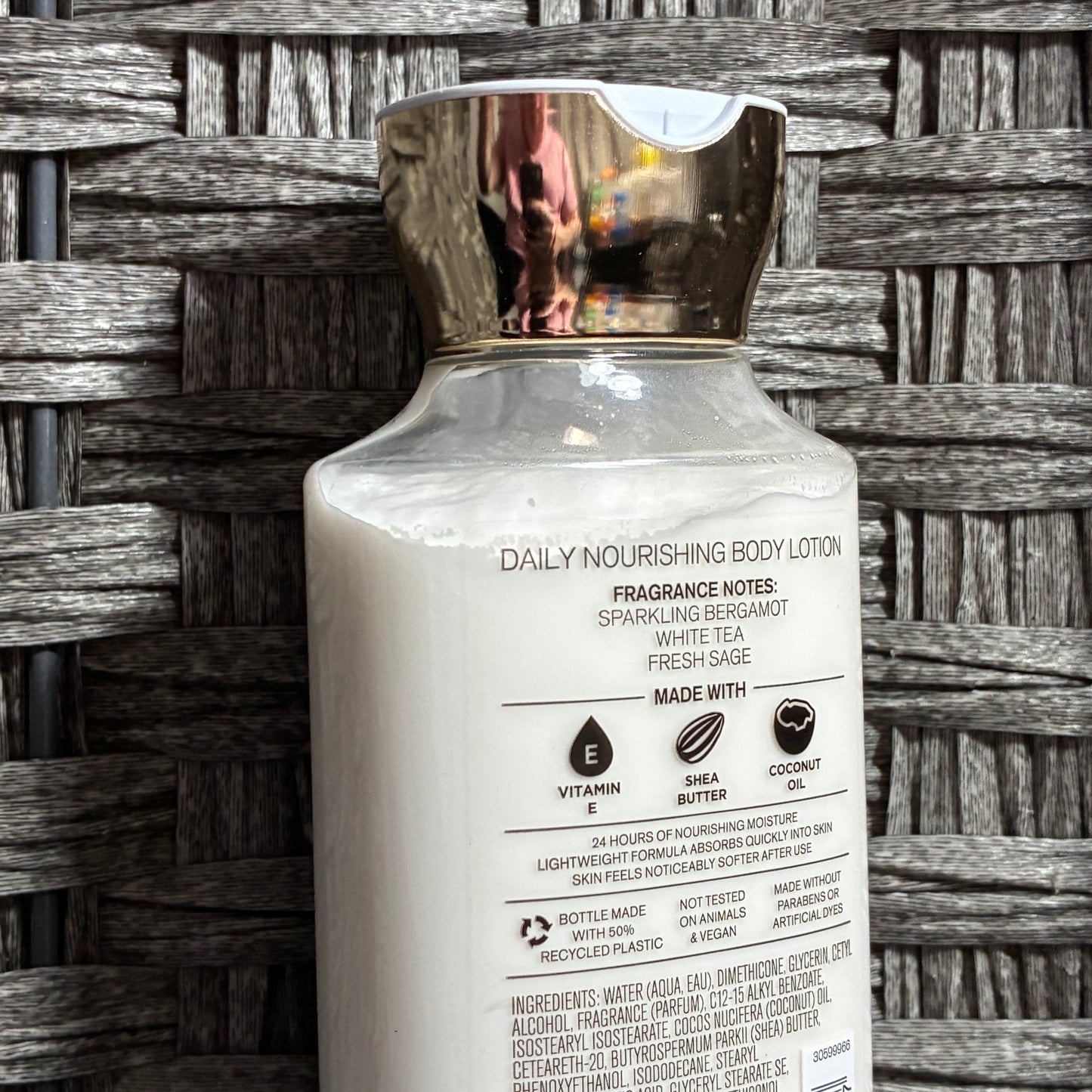 BATH AND BODY WORKS BODY LOTION 8 FL OZ - WHITE TEA & SAGE - DISCONTINUED RARE