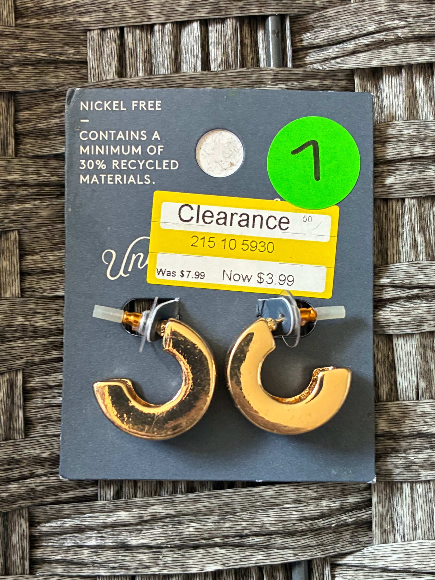 UNIVERSAL THREADS GOLD TONE EARRINGS