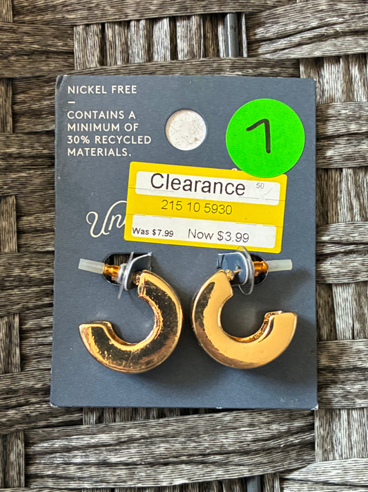 UNIVERSAL THREADS GOLD TONE EARRINGS
