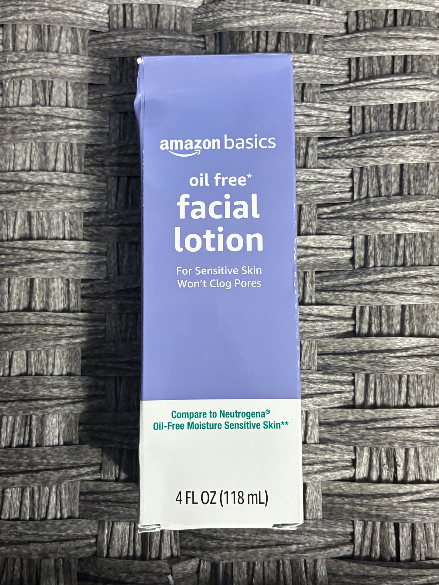 AMAZON BASICS OIL FREE FACIAL LOTION 4 FL OZ EXP 10/2026