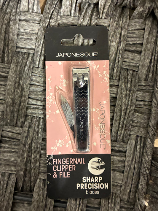 JAPONESQUE FINGERNAIL CLIPPER & FILE WITH SHARP PRECISION BLADES