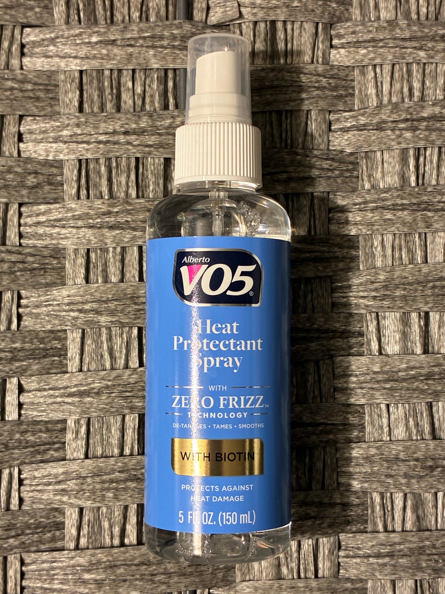 VO5 HEAT PROTECTANT SPRAY ZERO FRIZZ