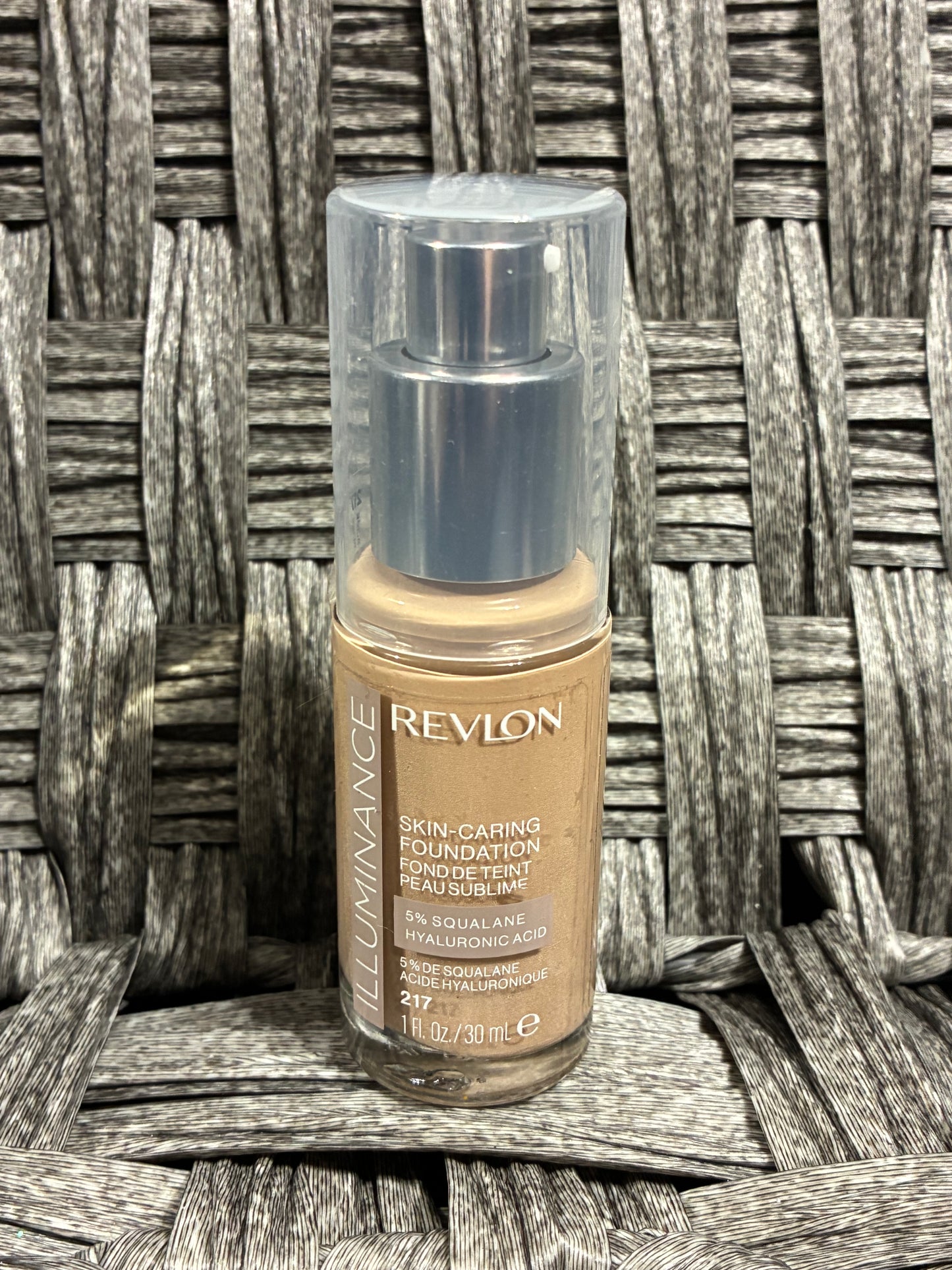 REVLON ILLUMINANCE SKIN-CARING FOUNDATION