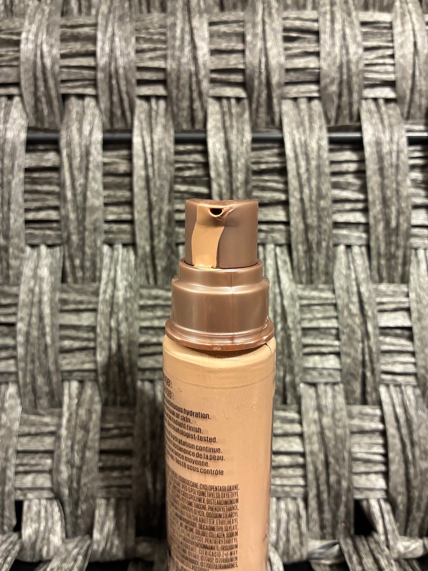 MAYBELLINE DREAM RADIANT LIQUID FOUNDATION - 30 IVORY BEIGE