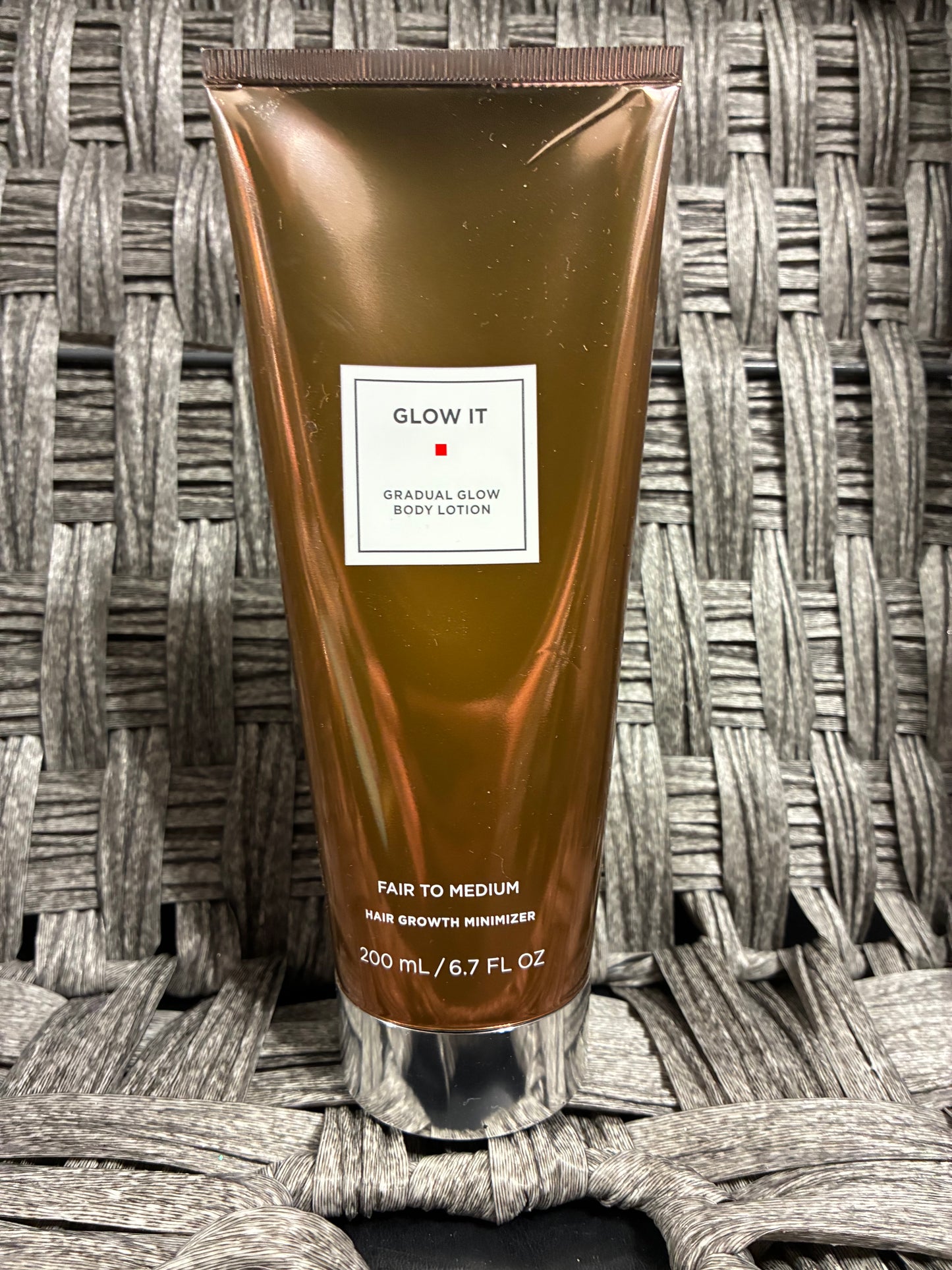 GLOW IT GRADUAL GLOW BODY LOTION - FAIR TO MEDIUM