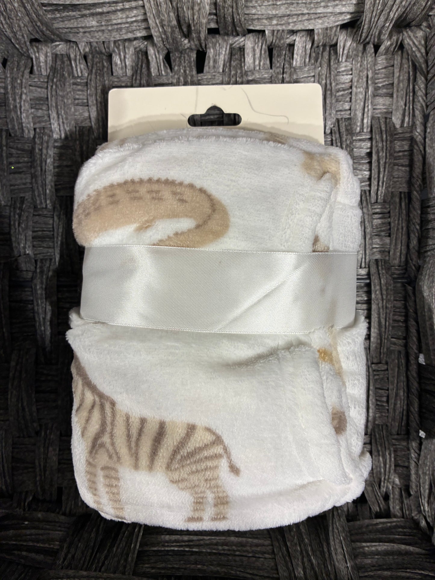 NWT PARENT'S CHOICE PLUSH BABY BLANKET - SAFARI PRINT - 30" X 36"