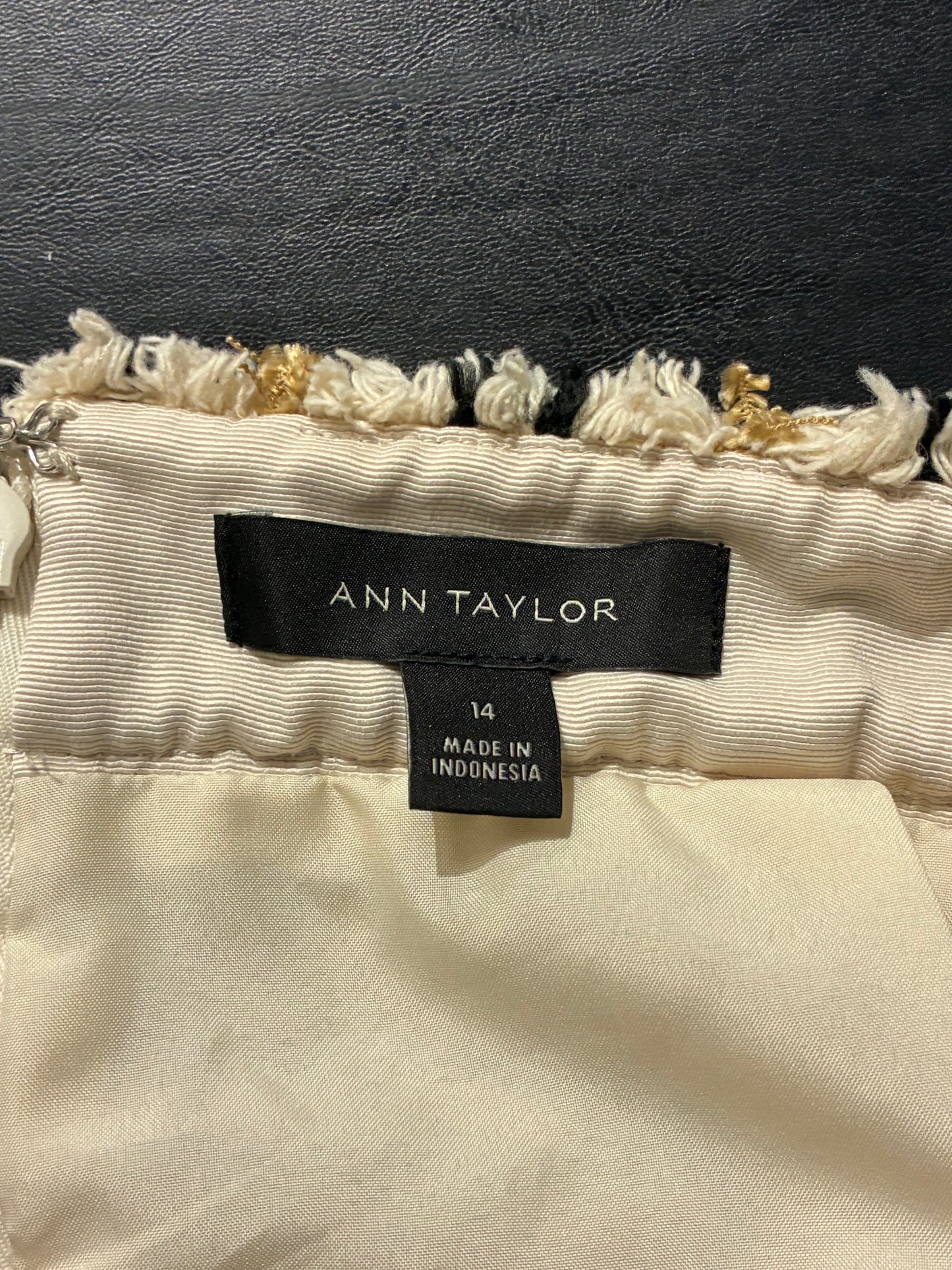 ANN TAYLOR WOMANS SKIRT WOOL BLEND BEIGE HOUNDSTOOTH TWEED LINED - SIZE 14