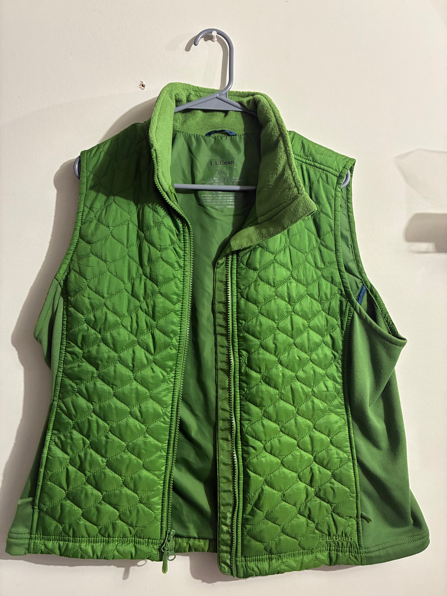 L.L. BEAN WOMENS GREEN PUFFER VEST - SIZE XL - PRE OWNED - GOOD CONDITION