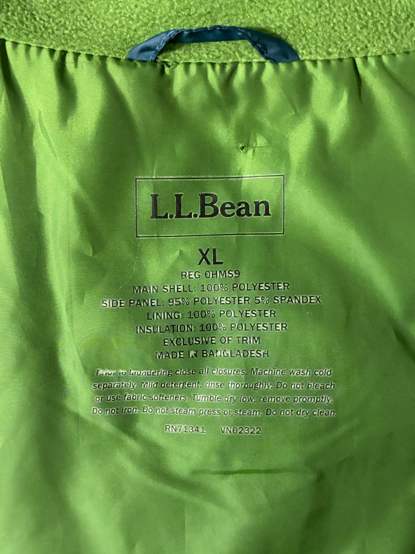 L.L. BEAN WOMENS GREEN PUFFER VEST - SIZE XL - PRE OWNED - GOOD CONDITION