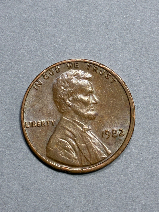 1982 PENNY NO MINT MARK OFF CENTER LARGE DATE CIRCULATED