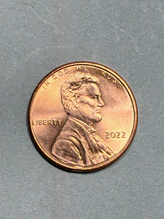 2022 PENNY NO MINT MARK OFF CENTER BRIGHT RED TONE CIRCULATED