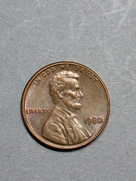 1980 PENNY NO MINT MARK OFF CENTER 95% COPPER BROWN CIRCULATED (PNC 0122)