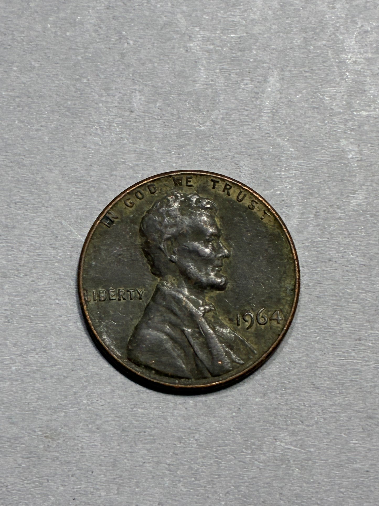 1964 PENNY NO MINT MARK DARK COLOR (PNC 0129)