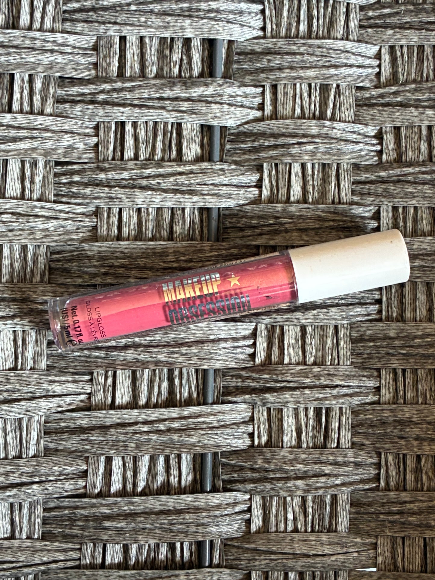 REVOLUTION MAKEUP OBESSESION LIP GLOSS - ENTRANCED