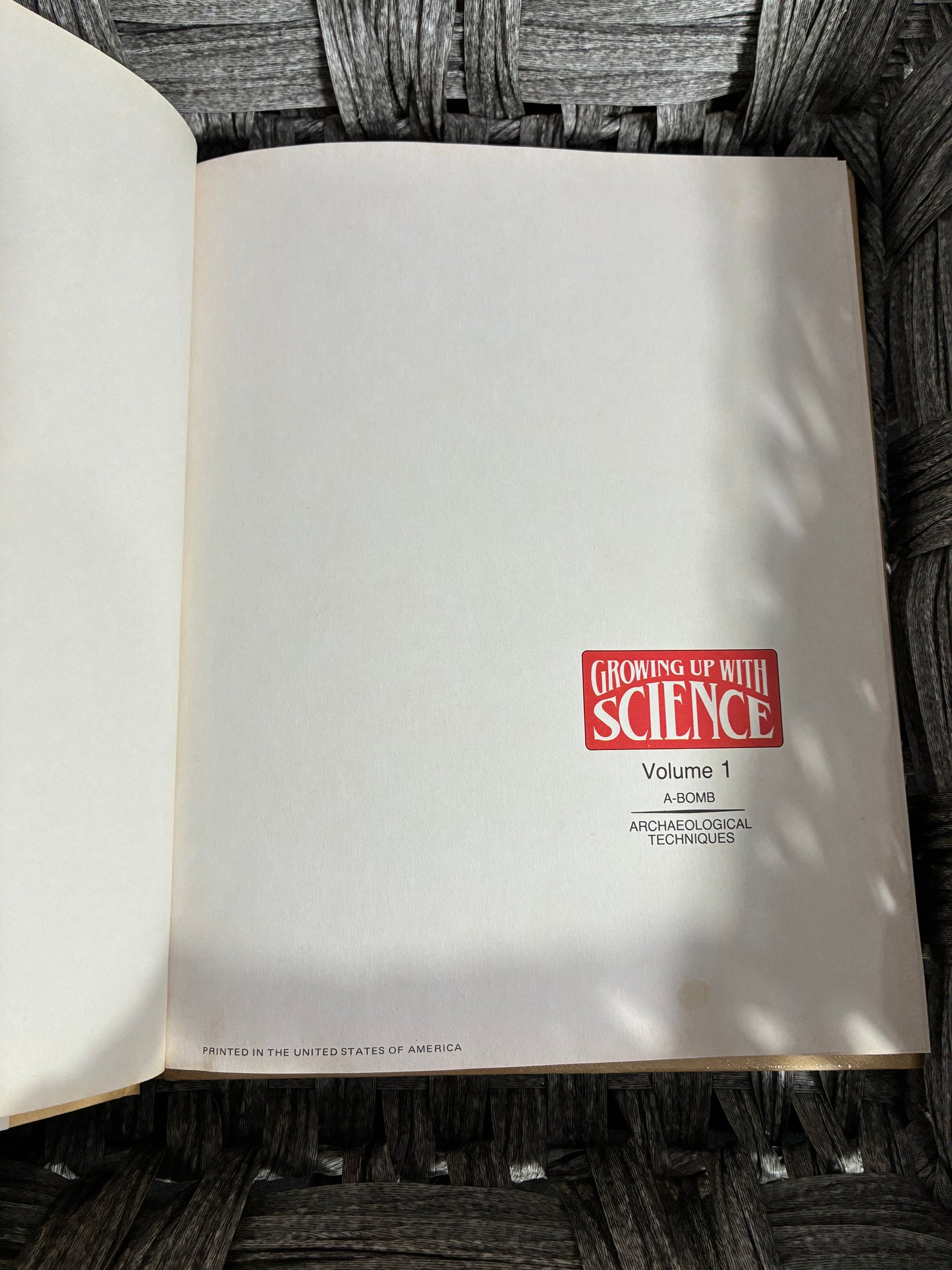 GROWING UP WITH SCIENCE - ILLUSTRATED INVENTION ENCYCLOPEDIA - VOL. 1 - 1984
