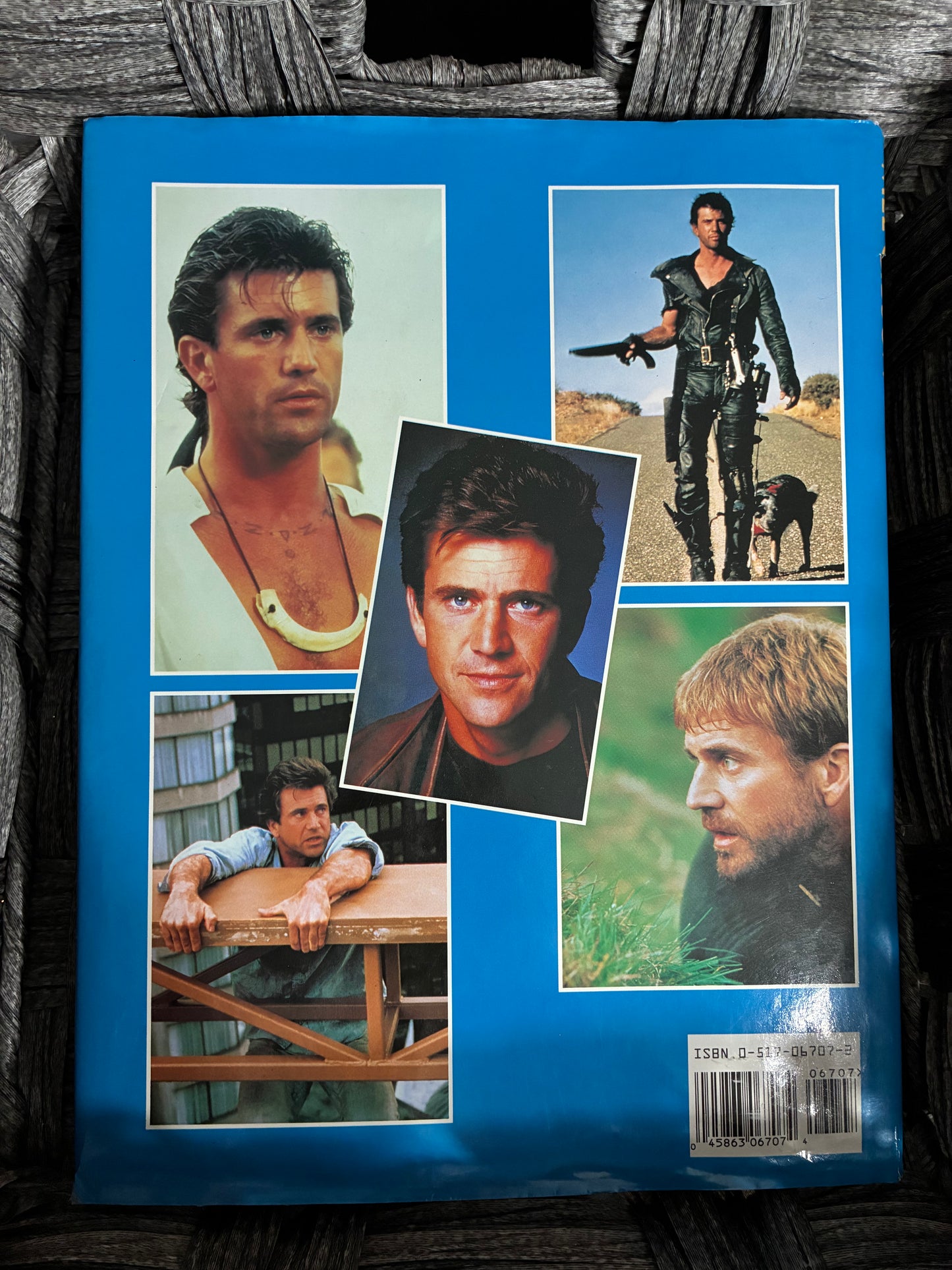 MEL GIBSON BY NEIL SINYARD - 1992 - PHOTO BOOK - ACCEPTABLE