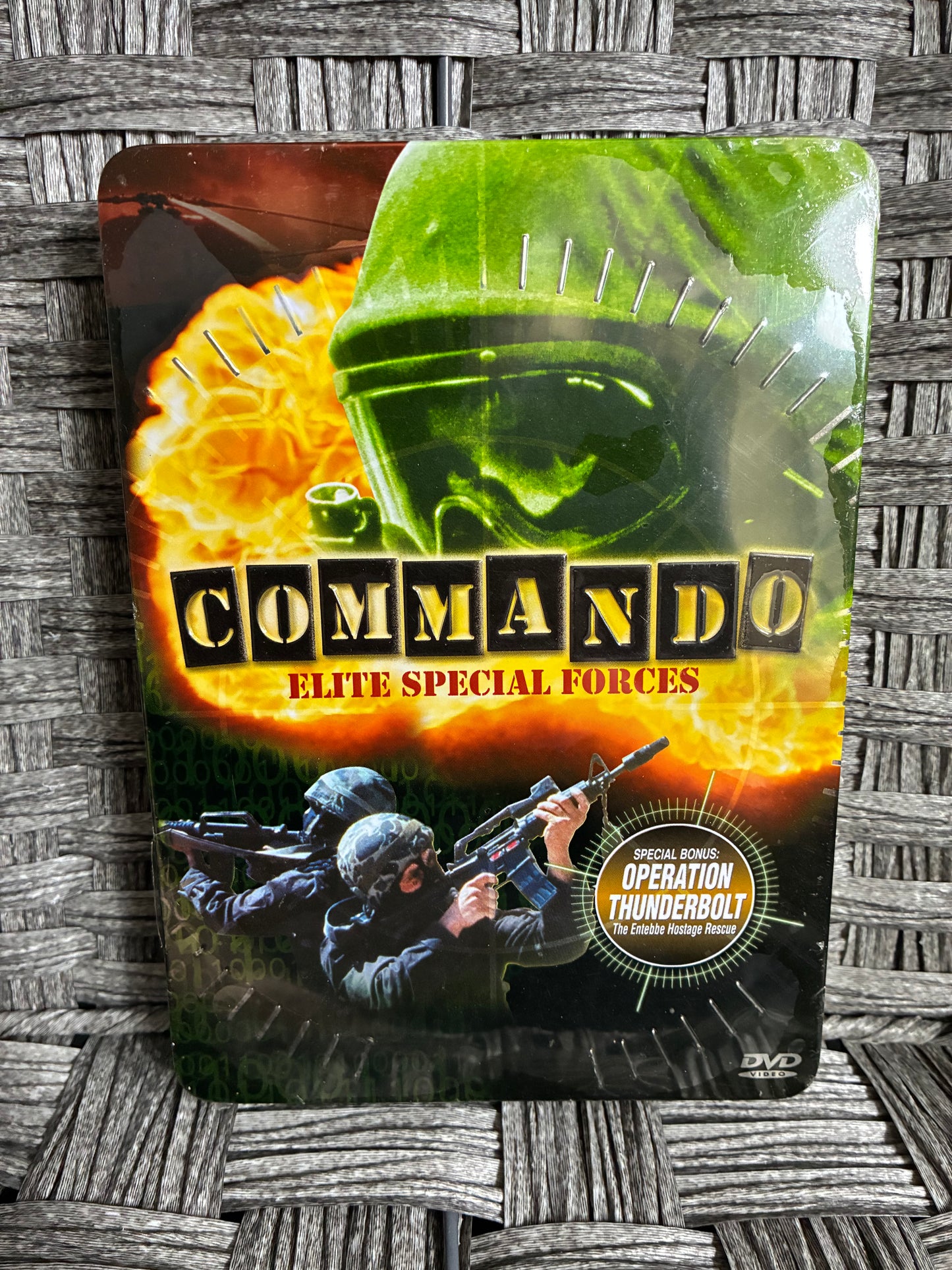 COMMANDO ELITE SPECIAL FORCES - 3 DISC WITH BONUS - COLLECTIBLE STORAGE TIN (2006)
