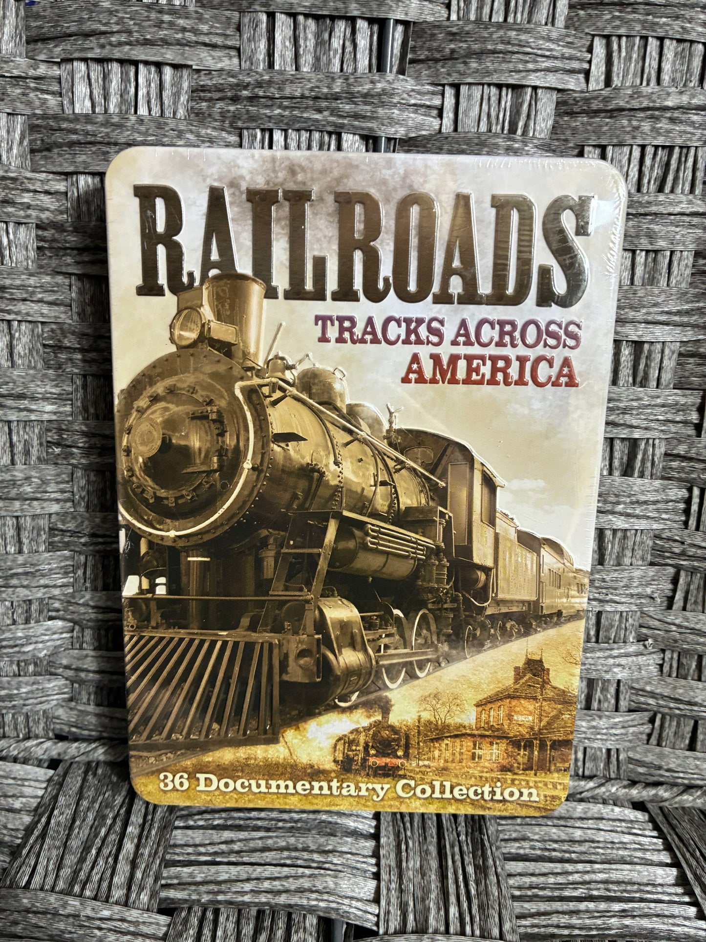 RAILROADS TRACKS ACROSS AMERICA 36 DOC. COLLECTION AND TIN CASE - SEALED (2011)