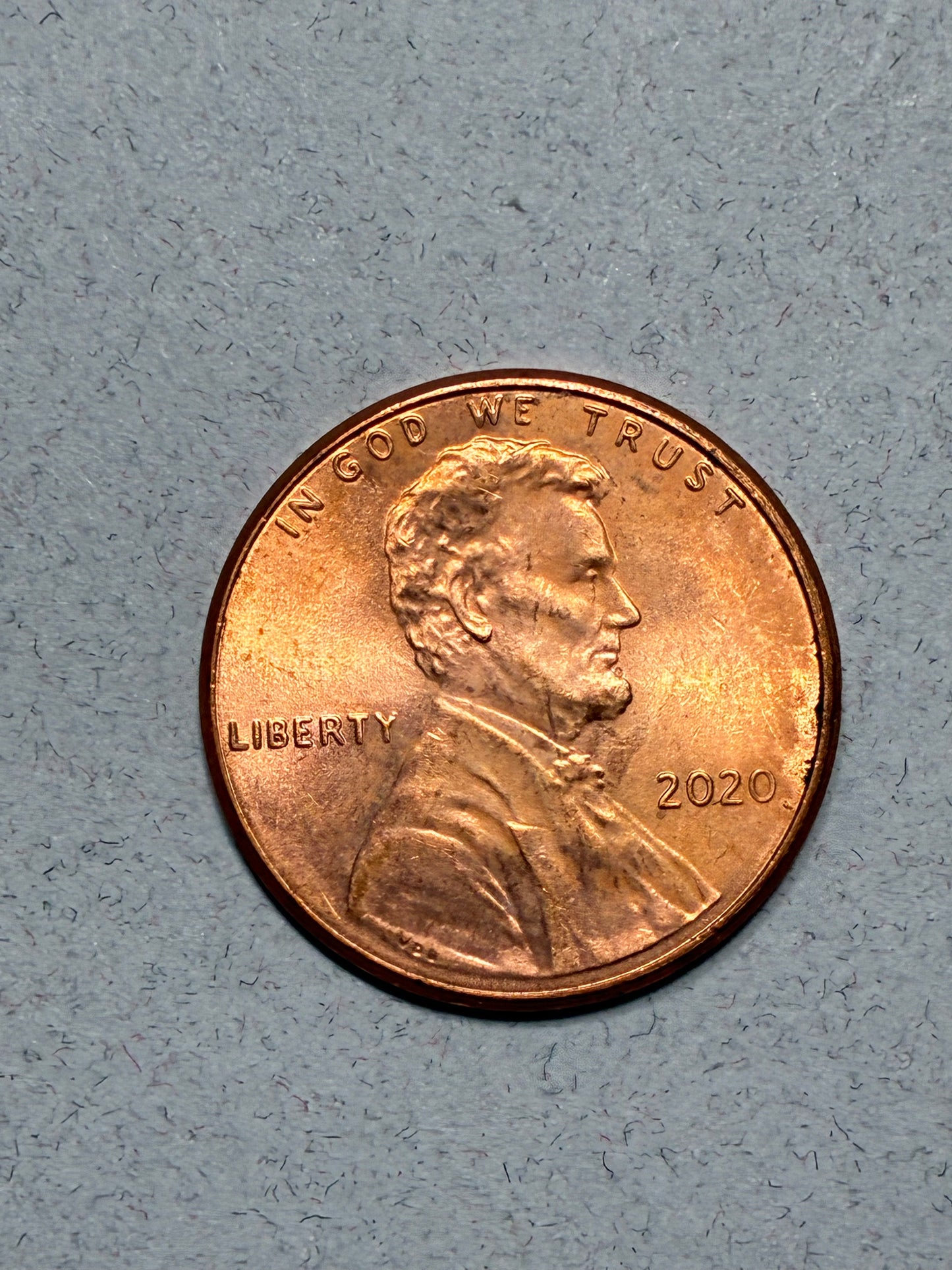 2020 PENNY NO MINT MARK OFF CENTER CIRCULATED BRIGHT RED (PNC900)