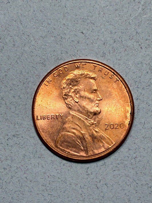 2020 PENNY NO MINT MARK OFF CENTER CIRCULATED BRIGHT RED (PNC900)