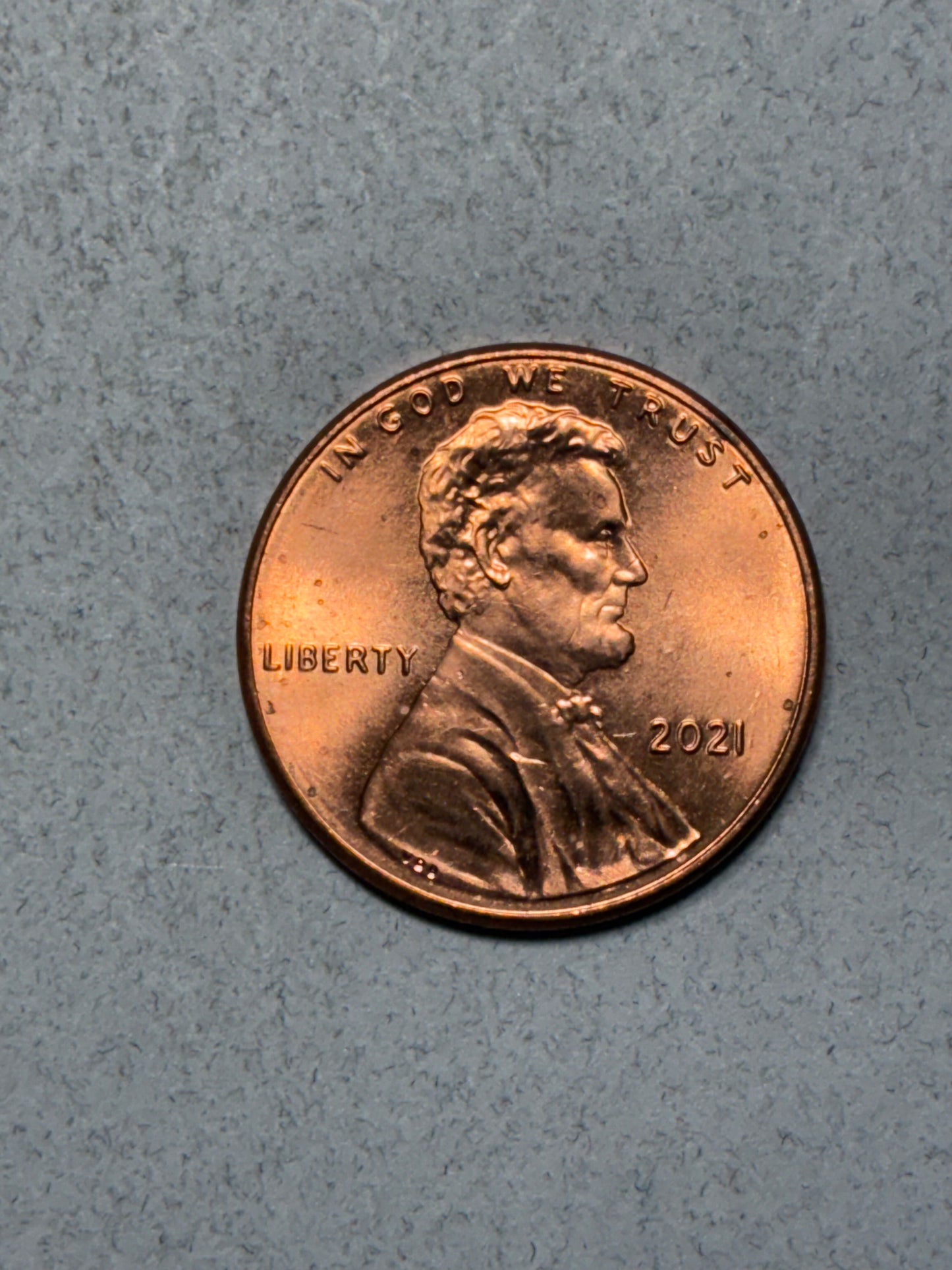 2021 PENNY NO MINT MARK - DIE CHIPS REVERSE RED COLOR - CIRCULATED (TK2004)