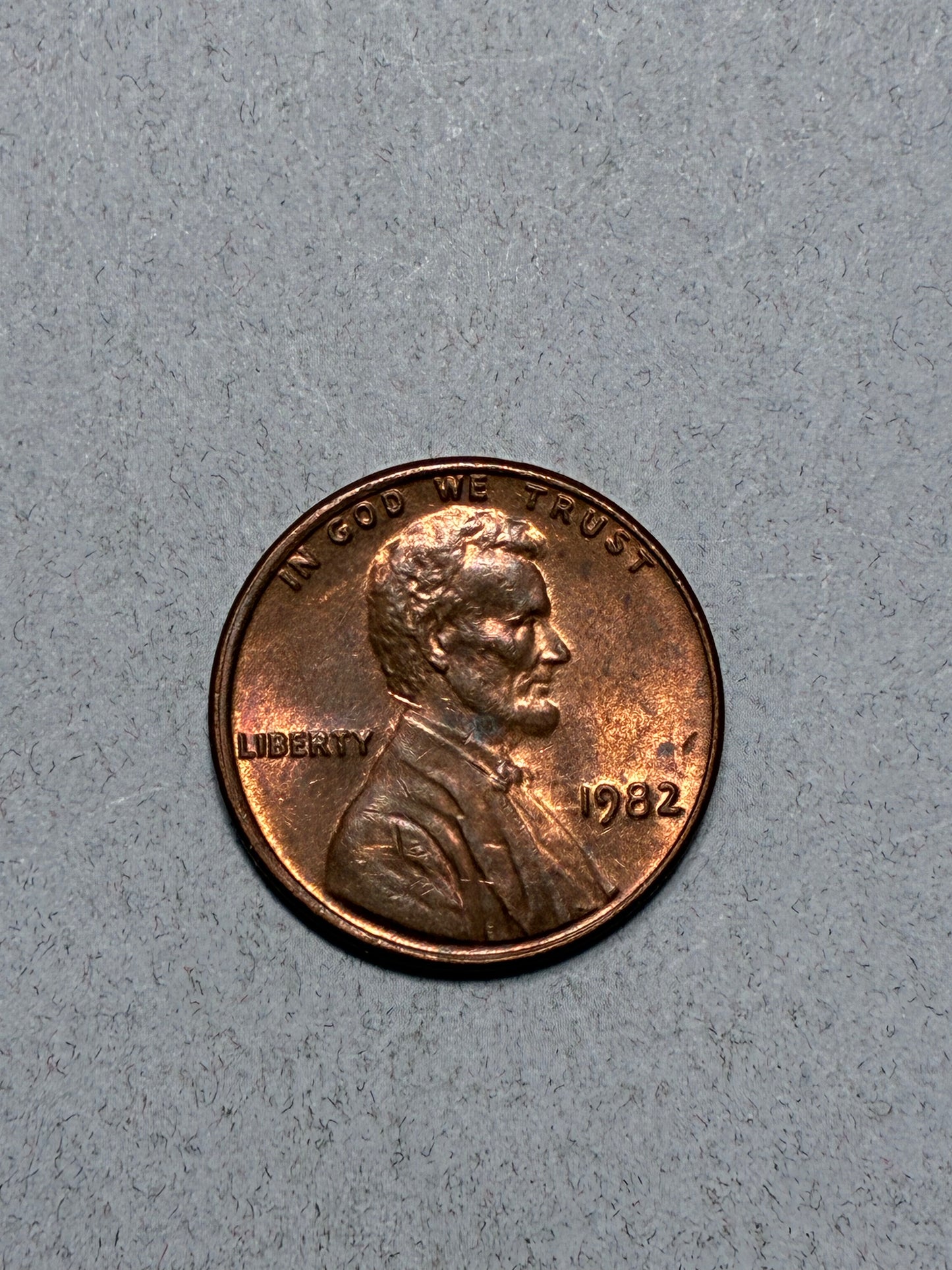 1982 PENNY NO MINT MARK - OFF CENTER PARTIAL DOUBLE RIM - CIRCULATED (TK2005)