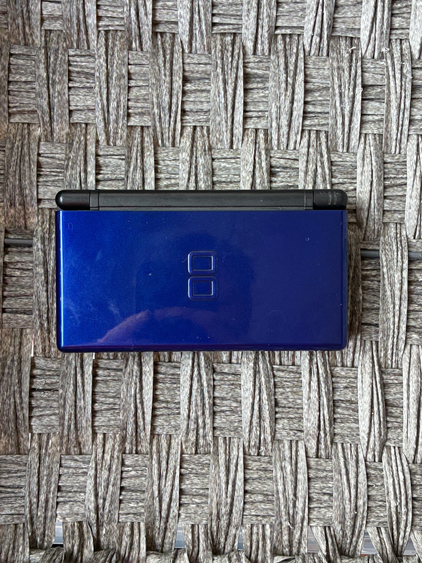 NINTENDO DS LITE (COBALT BLUE) WITH STYLUS, MISSING CHARGER - PRE OWNED WORKING