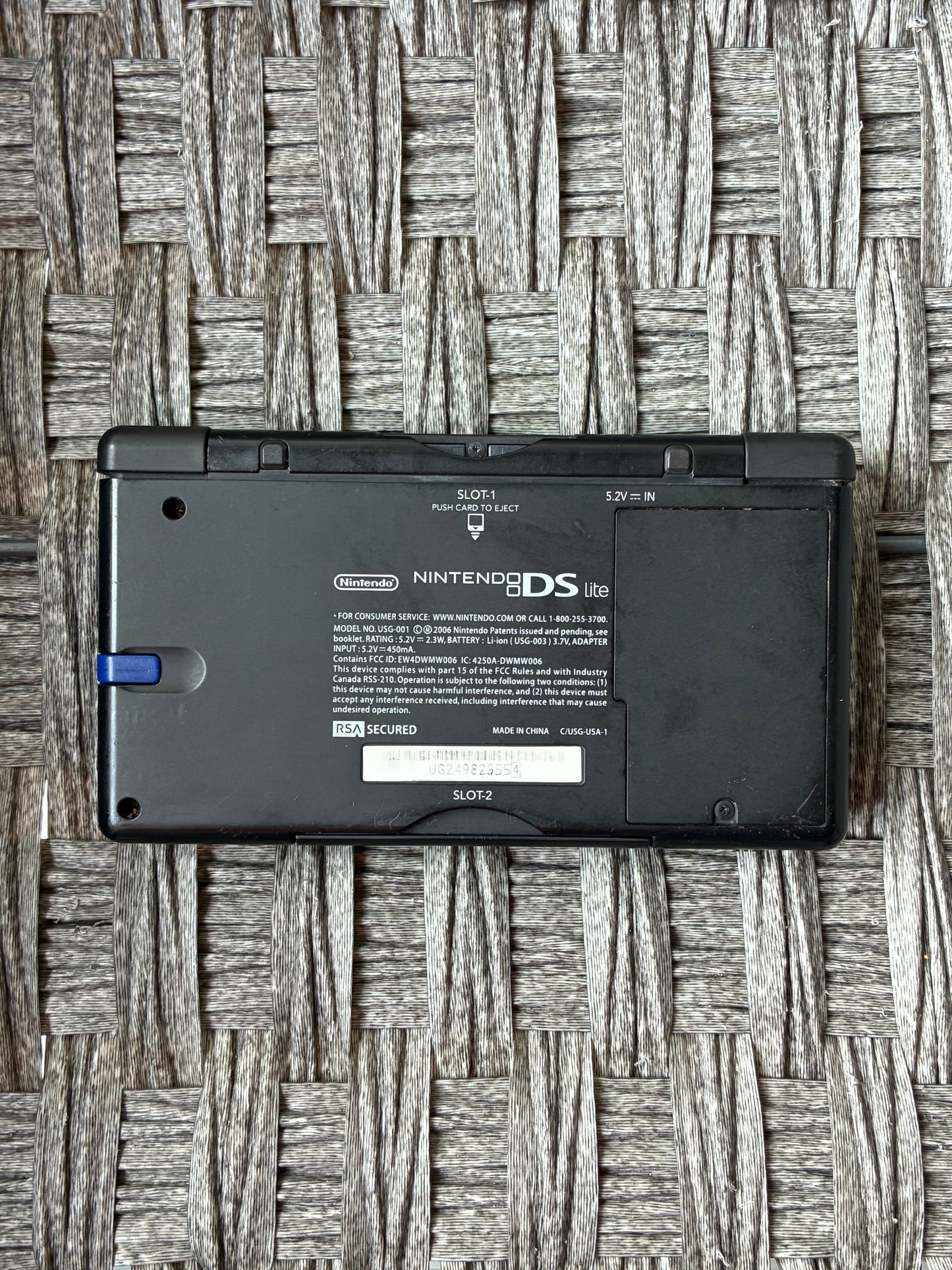 NINTENDO DS LITE (COBALT BLUE) WITH STYLUS, MISSING CHARGER - PRE OWNED WORKING