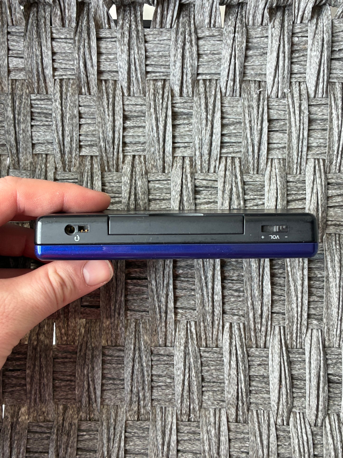 NINTENDO DS LITE (COBALT BLUE) WITH STYLUS, MISSING CHARGER - PRE OWNED WORKING