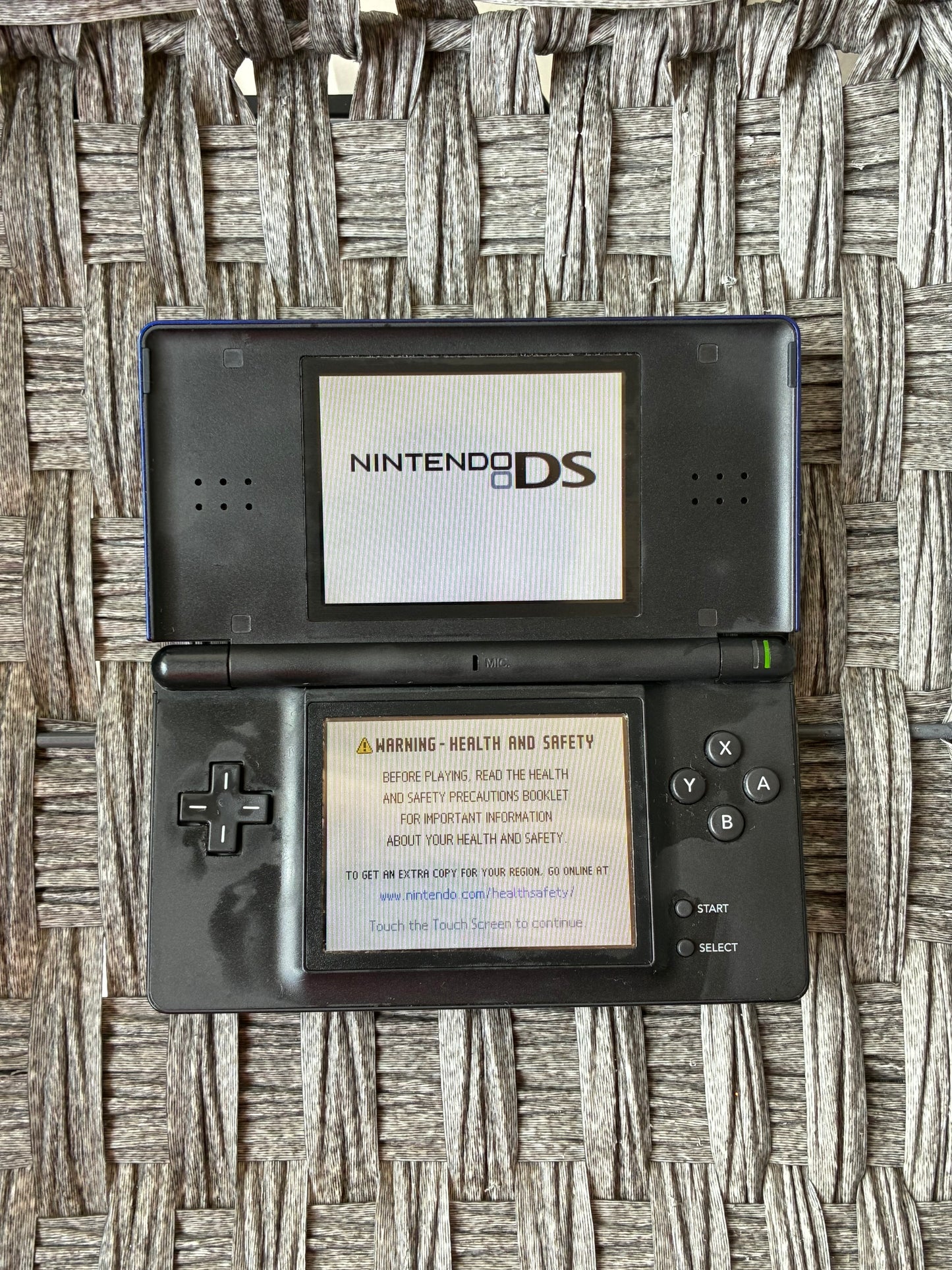 NINTENDO DS LITE (COBALT BLUE) WITH STYLUS, MISSING CHARGER - PRE OWNED WORKING