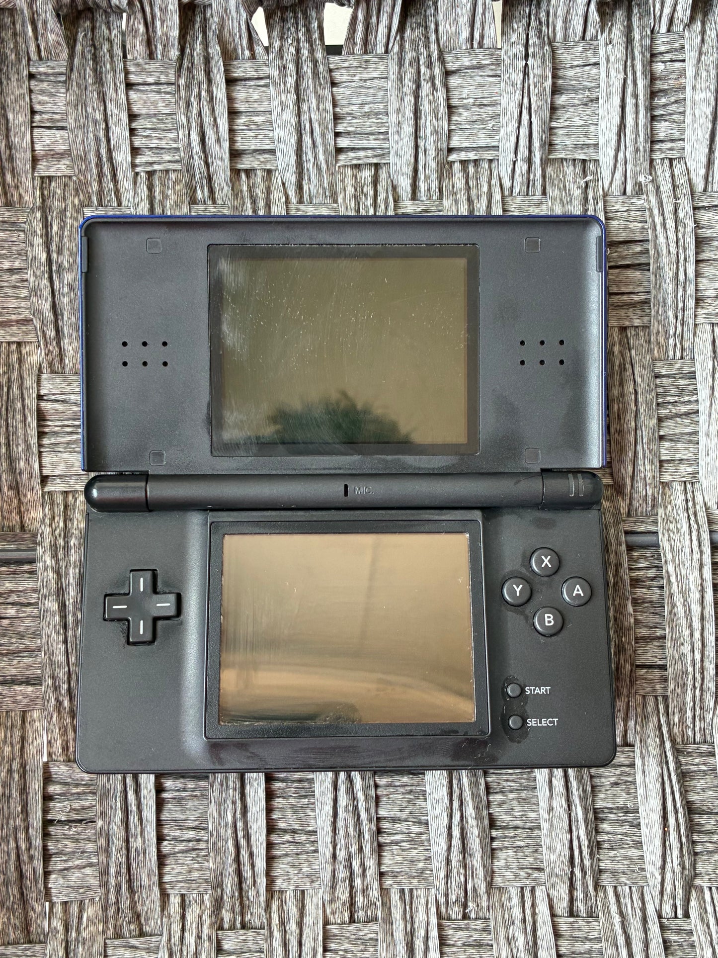 NINTENDO DS LITE (COBALT BLUE) WITH STYLUS, MISSING CHARGER - PRE OWNED WORKING