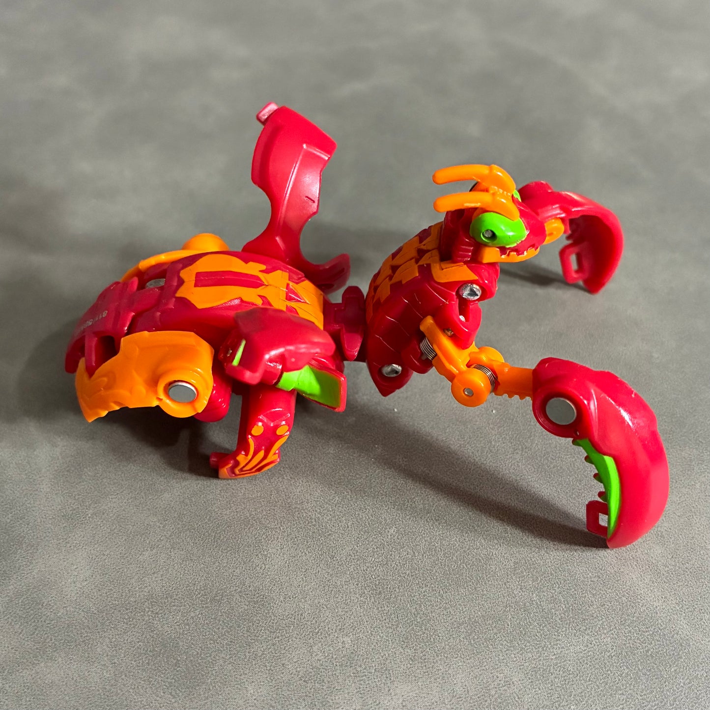 BAKUGAN PYRUS MANTONOID ULTRA B600