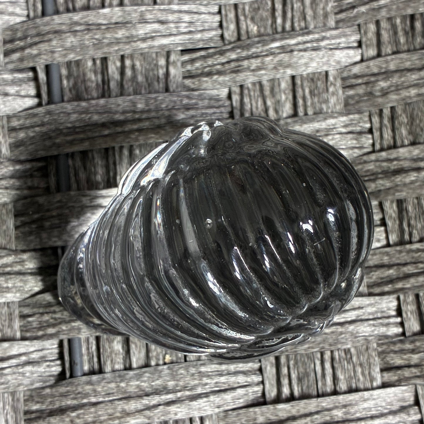 CLEAR ART GLASS SHELL PAPER WEIGHT - GREAT CONDITION - NO MAKERS MARK - 1.25LBS