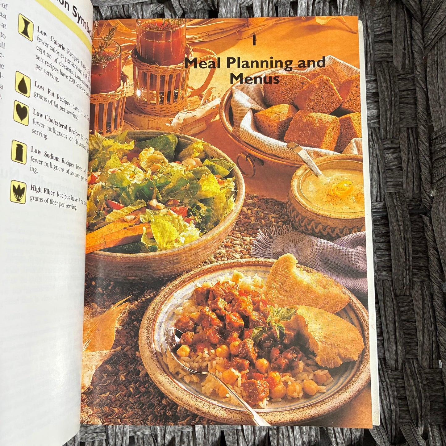 BETTY CROCKER'S NEW CHOICE'S COOKBOOK: MORE THAN 500 GREAT TASTING RECIPES 1993