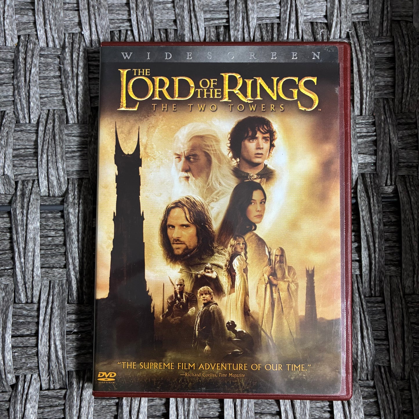 THE LORD OF THE RINGS: THE TWO TOWERS WIDESCREEN EDITION DVD - PRE OWNED GOOD