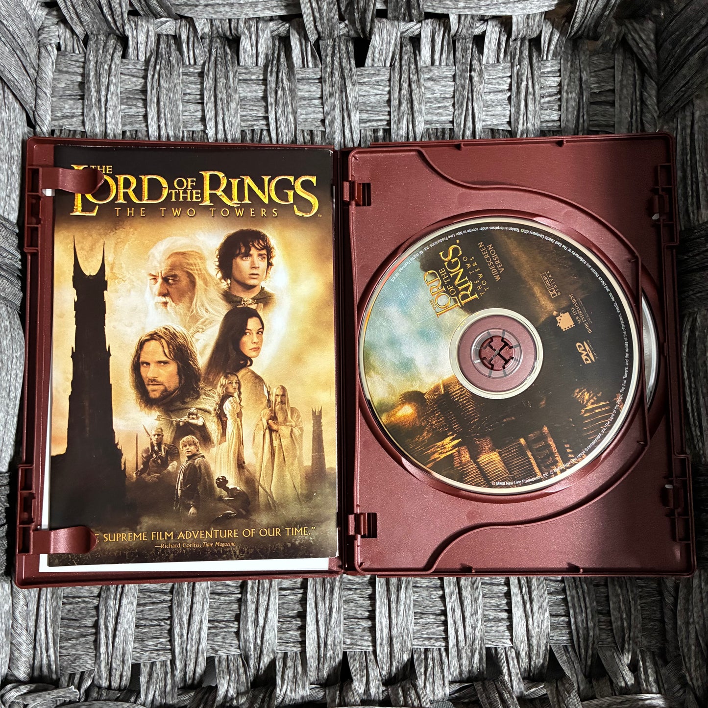 THE LORD OF THE RINGS: THE TWO TOWERS WIDESCREEN EDITION DVD - PRE OWNED GOOD