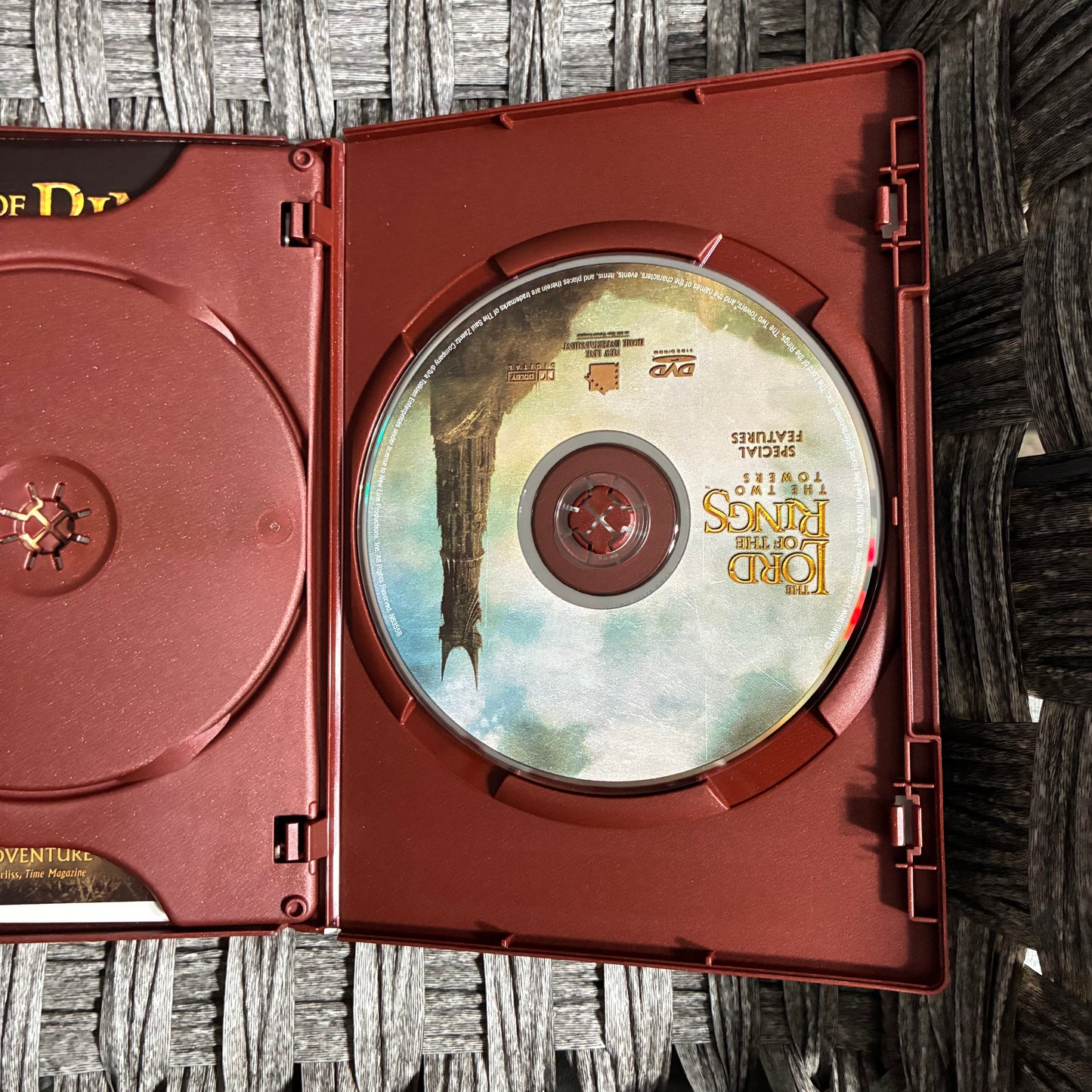 THE LORD OF THE RINGS: THE TWO TOWERS WIDESCREEN EDITION DVD - PRE OWNED GOOD