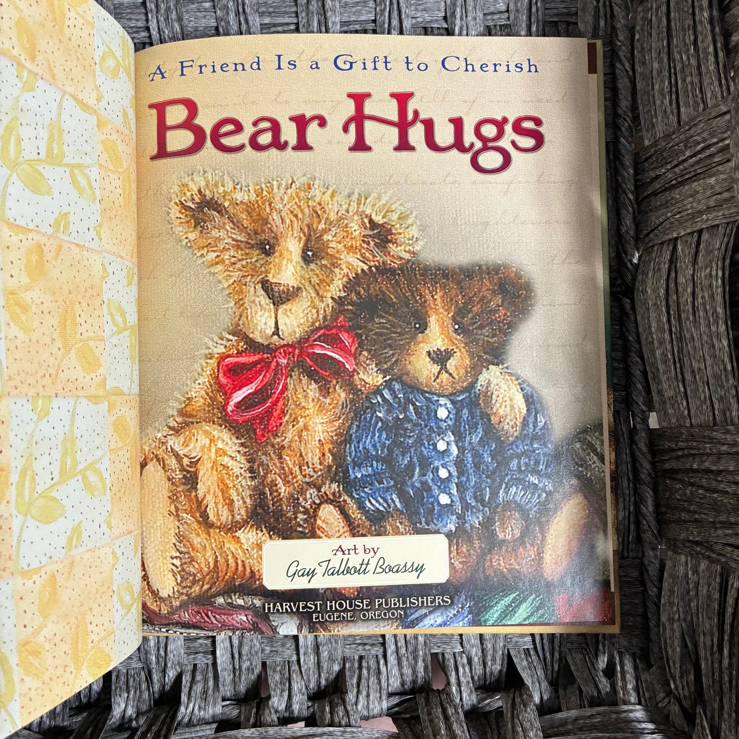 BEAR HUGS: A FRIEND IS A GIFT TO CHERISH ILLUS. GAY TALBOTT BOASSY - HARDCOVER