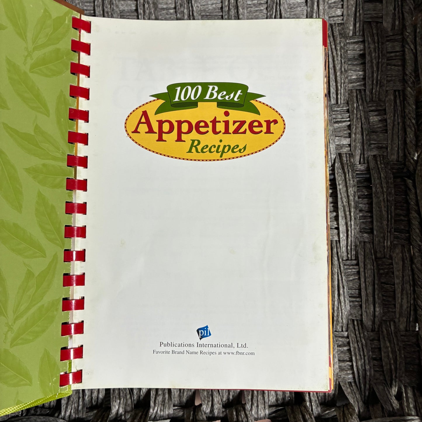 100 BEST APPETIZER RECIPES 2004 SPIRAL BOUND VINTAGE COOKBOOK - PRE OWNED