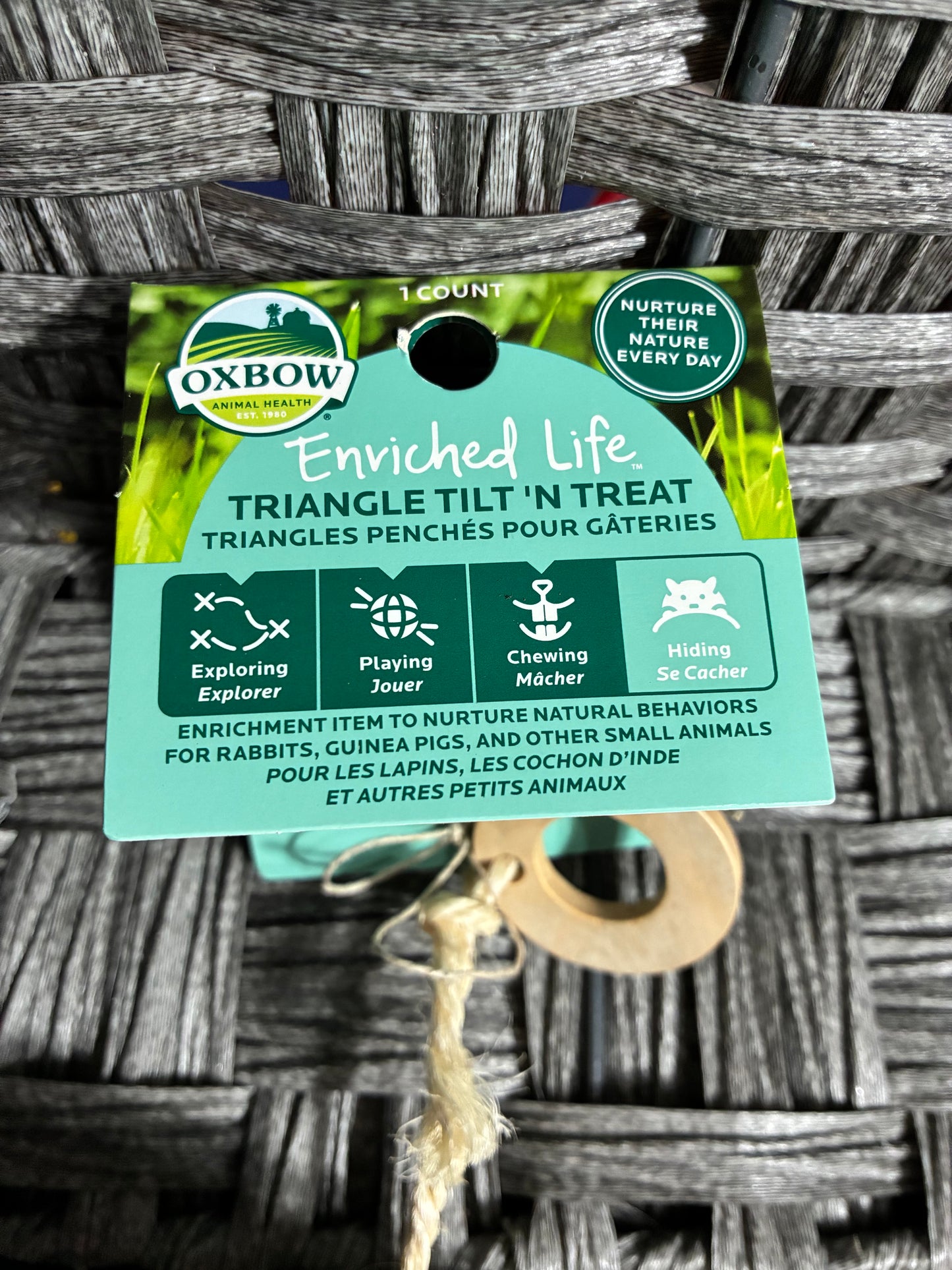OXBOW SMALL PET TRIANGLE TILT 'N TREAT