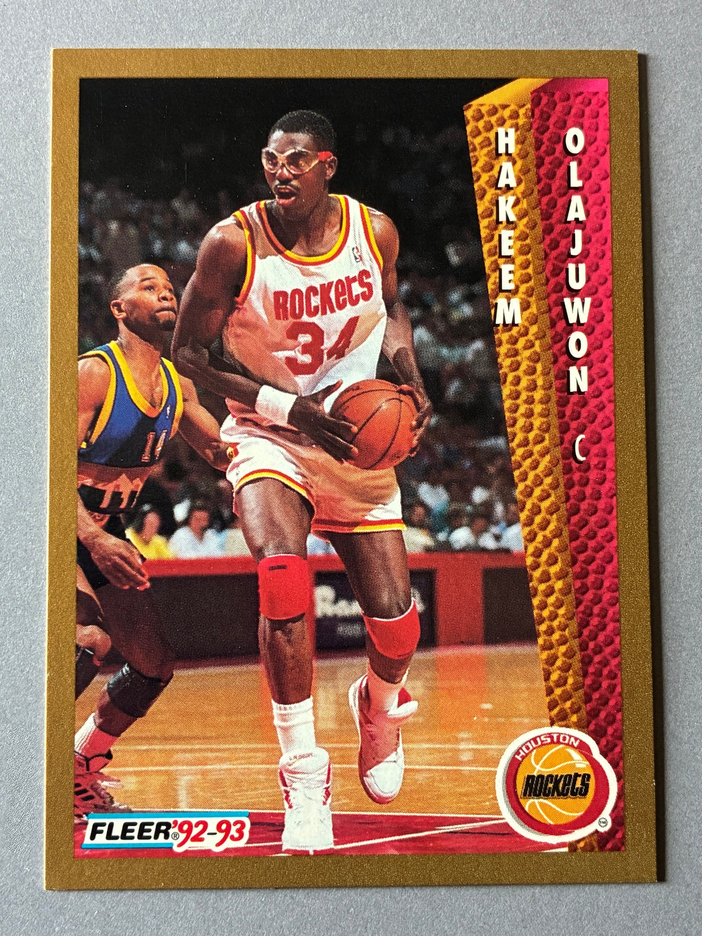 1992-93 FLEER - HAKEEM OLAJUWON #84 (HOUSTON ROCKETS)