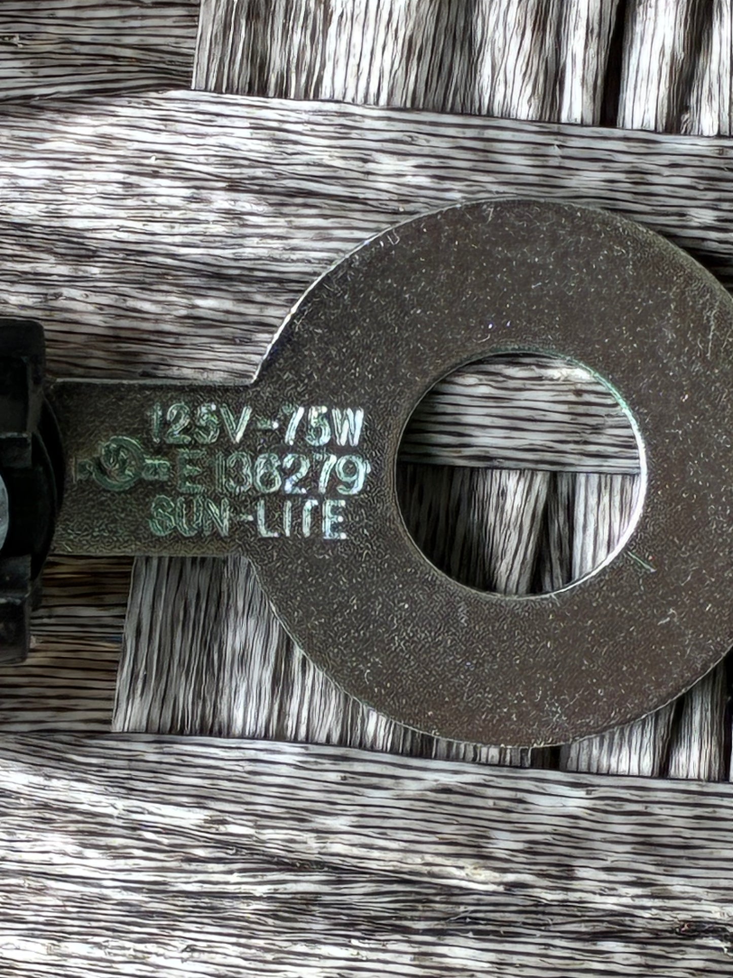 CANDELABRA BASE SOCKET WITH SCREW TERMINALS AND 1/8 IPS SLIP BRACKET E136279